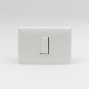 INTERRUPTOR CONMUTADOR DE 3 VIAS SIMPLE S17 PLACA BLANCA Y DADO BLANCO SINTHESI