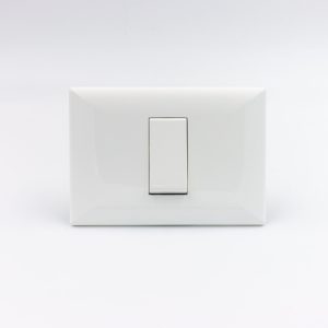 INTERRUPTOR CONMUTADOR DE 3 VIAS SIMPLE S22 PLACA BLANCA Y DADO BLANCO SINTHESI
