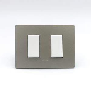 CONMUTADOR DE 3 VIAS DOBLE S33 PLACA ARENA Y DADOS S22 BLANCOS SINTHESI