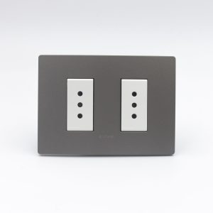 TOMACORRIENTE DOBLE 3 EN LINEA S33 PLACA PIEDRA Y DADOS S22 BLANCOS SINTHESI