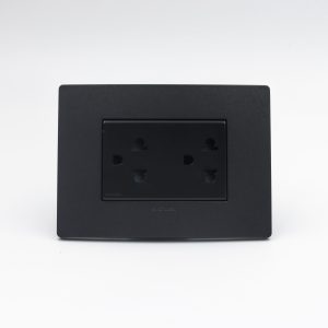 TOMACORRIENTE DUPLEX UNIVERSAL CON TIERRA S33 CARBON Y DADO S22 NOIR SINTHESI